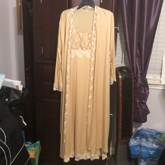 Lingerie sets - Picture 1 of 2